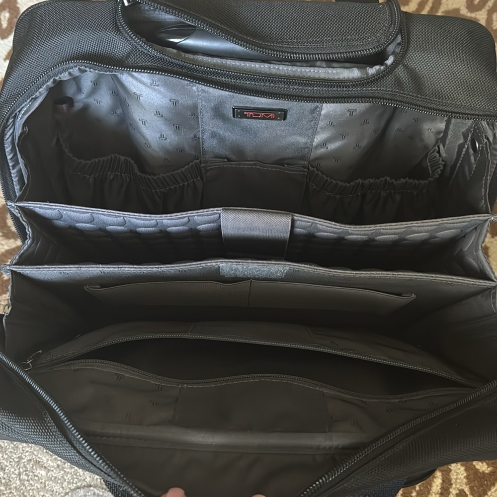 Tumi Messenger lap top Roller Bag Black canvas Travel work multiple pockets - Picture 6 of 10